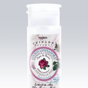 Frasco de 120 ml. La Loción limpiadora agua de rosas de ROPIM Laboratorio es para pieles grasosas y de poros visibles. Actúa como astringente y tonificante.